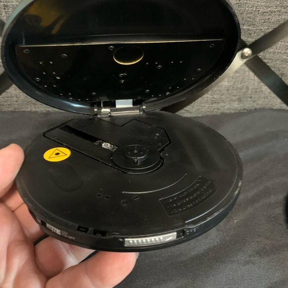 Onn Cd Player Onb15av201 Walkman Cd Player Portable - Picture 6 of 7